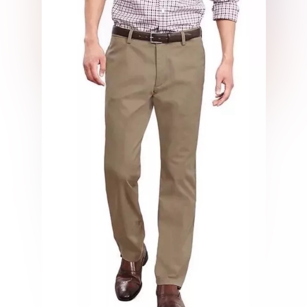 Banana Republic Men’s Gavin Chino pant